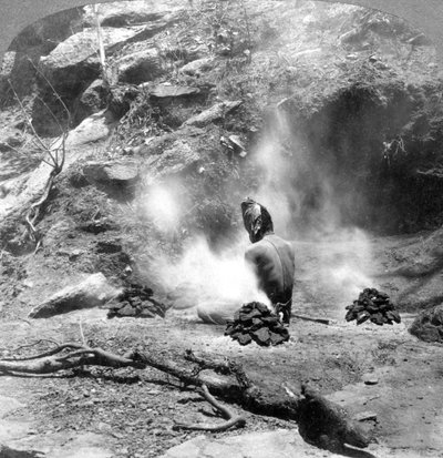 Un ermitaño haciendo penitencia en el Lago Gem, Monte Abu, India, 1903 de Underwood and Underwood