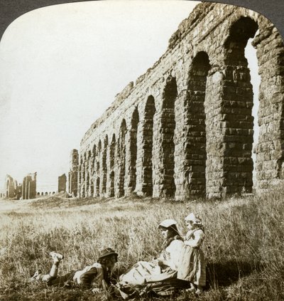 Acueducto de Claudio y la Campagna, Roma, Italia de Underwood and Underwood