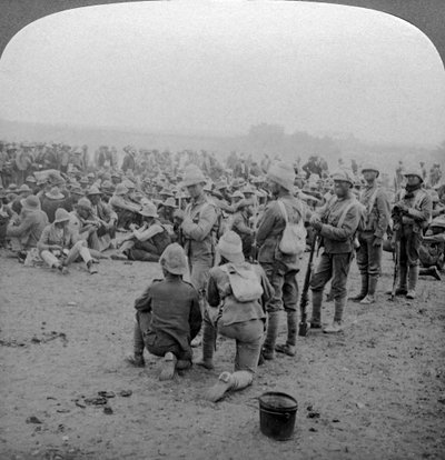 Prisioneros bóer descansando en el camino de Paardeberg al río Modder, Sudáfrica, 1900-1902 de Underwood and Underwood