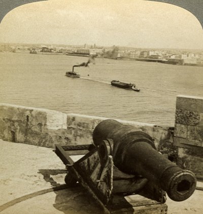 Cañón, Castillo del Morro, La Habana, Cuba de Underwood and Underwood