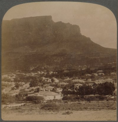 Ciudad del Cabo y la Montaña de la Mesa, oeste desde el pie de Signal Hill, Sudáfrica, 1902 de Underwood and Underwood
