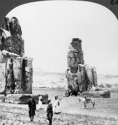 Estatuas colosales de Memnón en Tebas, Egipto, 1905 de Underwood and Underwood