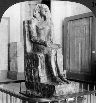 Estatua de diorita del Rey Khafre, constructor de la segunda Pirámide de Gizeh, El Cairo, Egipto, 1905 de Underwood and Underwood