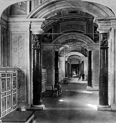 Interior de la Biblioteca Vaticana, Roma, Italia de Underwood and Underwood