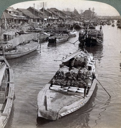 Mirando al oeste desde el puente Nihon bashi, hacia el centro de Tokio, Japón, 1904 de Underwood and Underwood