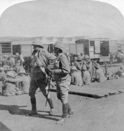 Lord Kitchener y el General Pole-Carew en la estación de tren de Pretoria, Sudáfrica, 5 de junio de 1901 de Underwood and Underwood