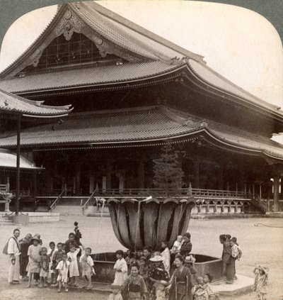 Fachada principal de Higashi Hongan-ji, el templo budista más grande de Japón, Kioto, 1904 de Underwood and Underwood