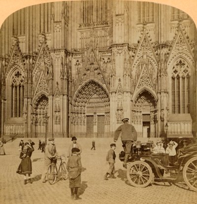 Portal principal y fachada elaboradamente ornamentada, Catedral, Colonia, Alemania, 1902 de Underwood and Underwood