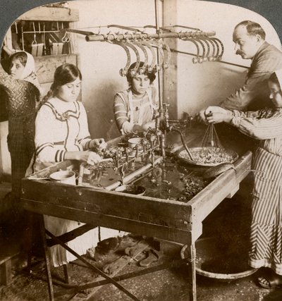 Fabricación de seda, Siria, 1900s de Underwood and Underwood