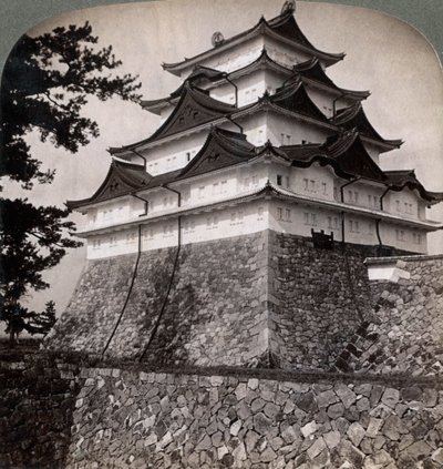 Castillo medieval con foso de príncipes japoneses, ocasionalmente usado por el Mikado Nagoya, Japón, 1896 de Underwood and Underwood