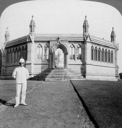 Memorial a las mujeres y niños británicos asesinados durante el Motín Indio, Cawnpore, India, 1903 de Underwood and Underwood