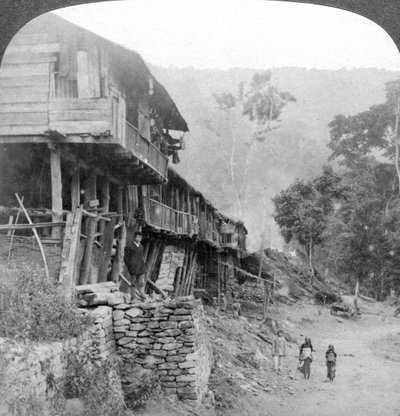 Aldea nativa, Puente Teesta cerca de Darjeeling, India, 1903 de Underwood and Underwood