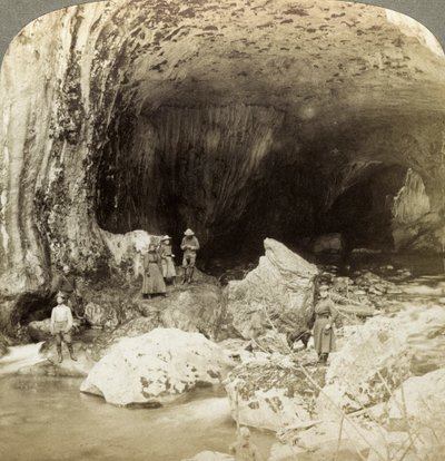 Puente natural, Warm Spring Creek, Wyoming, EE.UU. de Underwood and Underwood