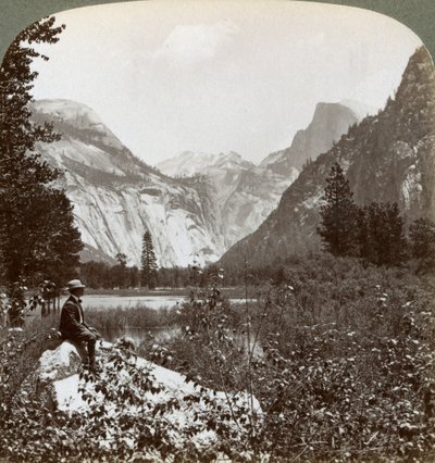 North Dome, Half Dome y Clouds Rest, Valle de Yosemite, California, EE.UU., 1902 de Underwood and Underwood