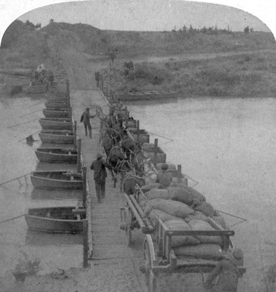 Puente de pontones sobre el río Modder, Guerra de los Bóeres, Sudáfrica, 1900 de Underwood and Underwood