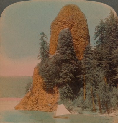 Rooster Rock, curiosa formación rocosa a lo largo del río Columbia, Oregón, 1902 de Underwood and Underwood