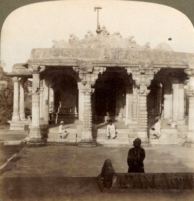 Magníficos templos de mármol en Dilwarra, en Abu, la montaña sagrada de los jainistas, India, 1903 de Underwood and Underwood