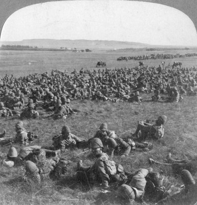 La 9ª División descansando en la marcha hacia Bloemfontein, Sudáfrica, Guerra de los Bóeres, 1901 de Underwood and Underwood