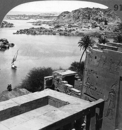 La presa de Asuán vista desde el templo de Filae, Egipto, 1905 de Underwood and Underwood