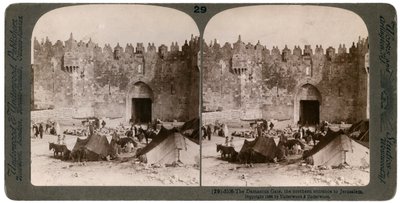 La puerta de Damasco, la entrada norte a Jerusalén, Palestina, 1896 de Underwood and Underwood