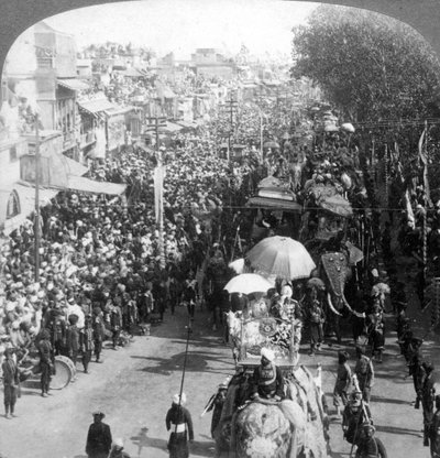 El Duque y la Duquesa de Connaught en la gran procesión del Durbar, Delhi, India, 1903 de Underwood and Underwood