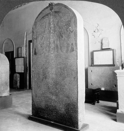 La estela de Amenofis III, Museo de El Cairo, Egipto de Underwood and Underwood