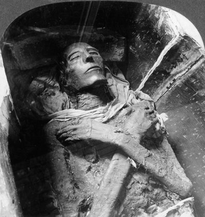 La momia de Sethos I 1394 a.C.-1279 a.C., El Cairo, Egipto, 1905 de Underwood and Underwood