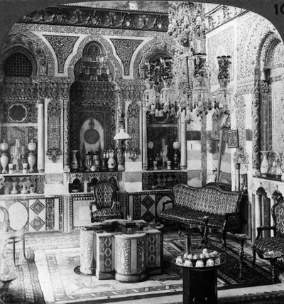 La sala de recepción de un Pachá, Damasco, Siria, 1905 de Underwood and Underwood