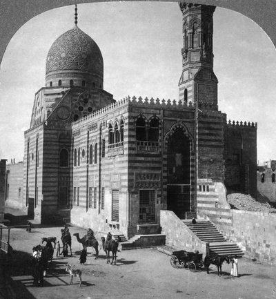 Mezquita-tumba del Sultán Kait Bey, El Cairo, Egipto, 1905 de Underwood and Underwood