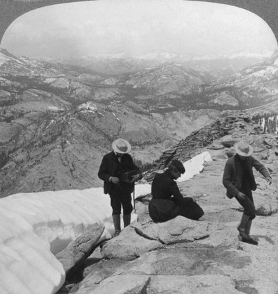 Vista desde Clouds Rest sobre el Lago Tenaya hasta el distante Matterhorn, California, EE.UU., 1902 de Underwood and Underwood