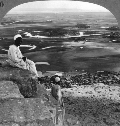 Vista desde la cima de la Gran Pirámide, Giza, Egipto, 1905 de Underwood and Underwood
