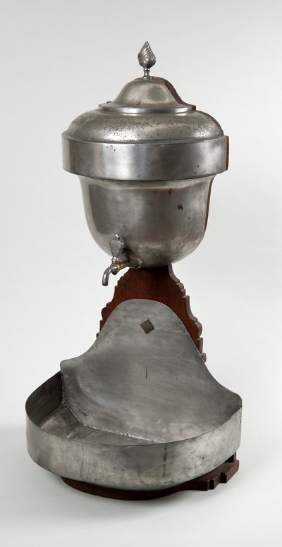 Cisterna de Pared con Lavabo de Unidentified Maker