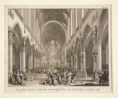 La gran iglesia de Haarlem, abrumada, por los soldados, en de Unknown