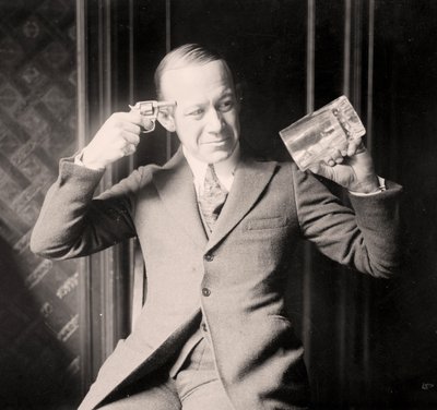 Ernie Hare expresando su descontento por la prohibición, c.1920 de Unknown