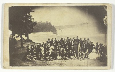 Sin título (Grupo en las cataratas del Niágara) de Unknown