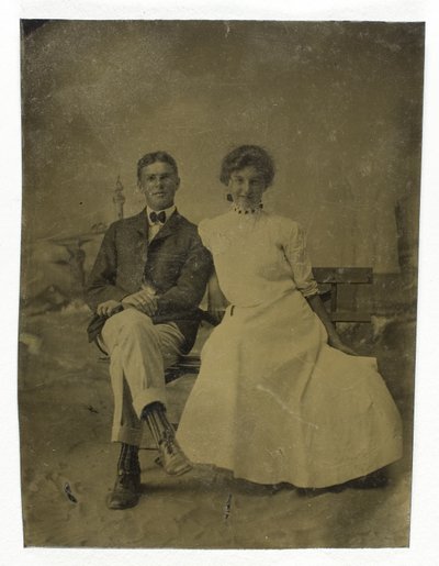 Sin título (Retrato de hombre y mujer sentados) de Unknown