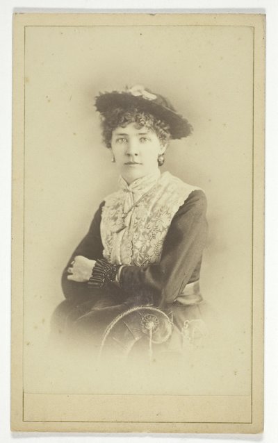 Sin título (Retrato de mujer con sombrero) de Unknown