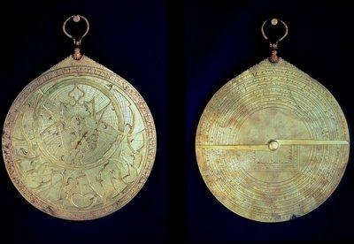 Un astrolabio, un instrumento de medición astronómica utilizado por los navegantes, del siglo XV de Unknown artist