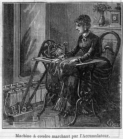 Aplicación de baterías Faure: máquina de coser eléctrica funcionando con el acumulador. Grabado en "Le Monde Illustré" de Unknown artist