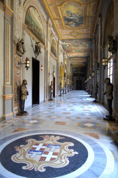 Arquitectura: vista del Palacio de los Grandes Maestres de la Orden de Malta en La Valeta, Malta (foto) de Unknown artist