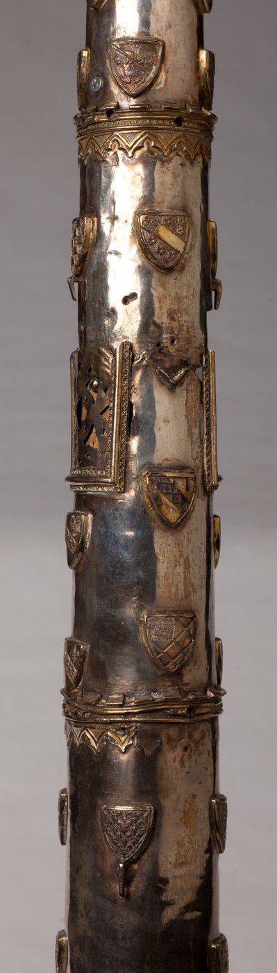 Candelabro (?), orfebrería (detalle) de Unknown artist