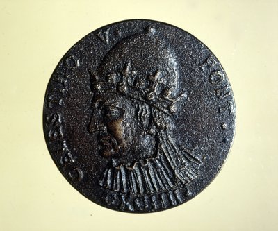 Celestino V (o San Pedro Celestino) (1215 - 1296) el papa que se trasladó. Medalla del Gabinete de Medallas de Roma. de Unknown artist