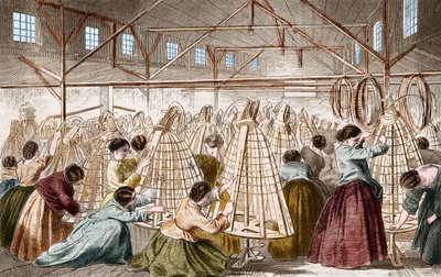 Fábricas de crinolinas: colocando aros. Grabado de 1865. de Unknown artist