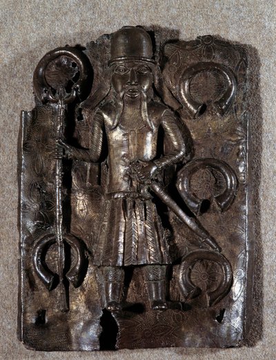 Artes decorativas: plato de latón tallado por un guerrero portugués. Siglo XVI. Conservado en Viena de Unknown artist
