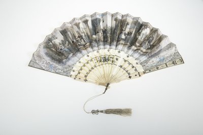 Abanico, c.1850, Papel pintado, hueso, plata y borla de hilo de seda y metálico, Fabricante desconocido de Unknown artist