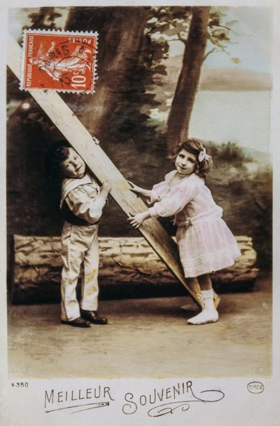 Tarjeta postal francesa con un niño y una niña jugando en 1990 (foto) de Unknown artist