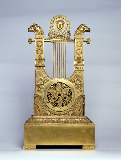 Reloj de chimenea en forma de arpa. de Unknown artist