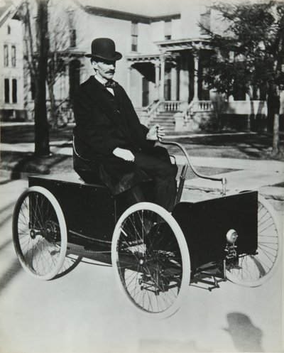 Henry Ford condujo su primer automóvil a gasolina por las calles de Detroit en 1896 de Unknown artist