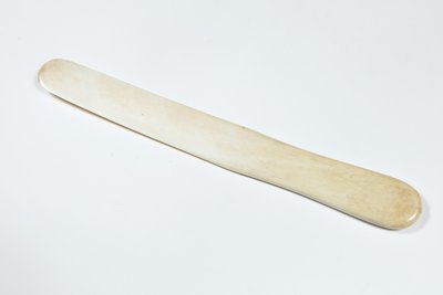 Cuchillo de papel de marfil propiedad de Charles Dickens de Unknown artist