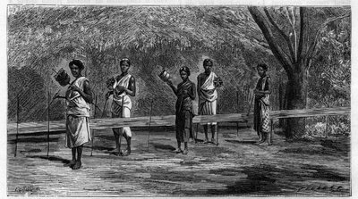 El tejido en las Indias: preparación de los hilos de la cadena (operación de urdido) Grabado de 1883. en “La Nature. Revista de ciencias y sus aplicaciones a las artes e industria.” de Unknown artist